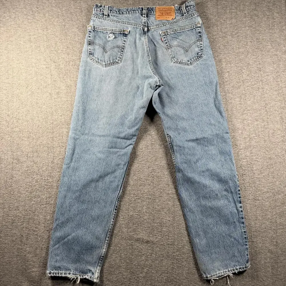 Vintage Levis 550 Jeans Mens 36x30 Light Wash Blue Relaxed Fit Denim Distressed